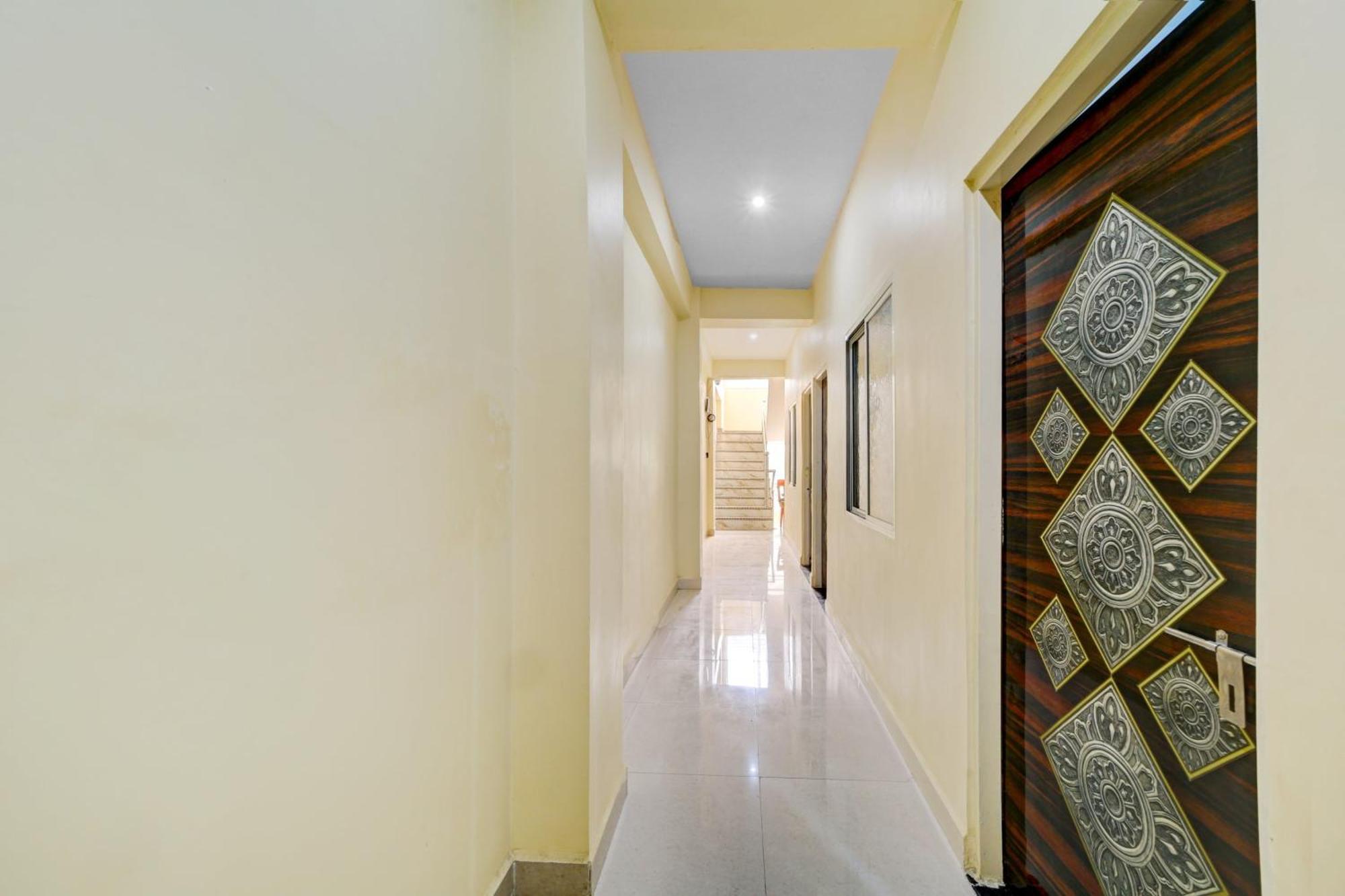 Hotel O Home Trimurti Guest House Гувахати Екстериор снимка