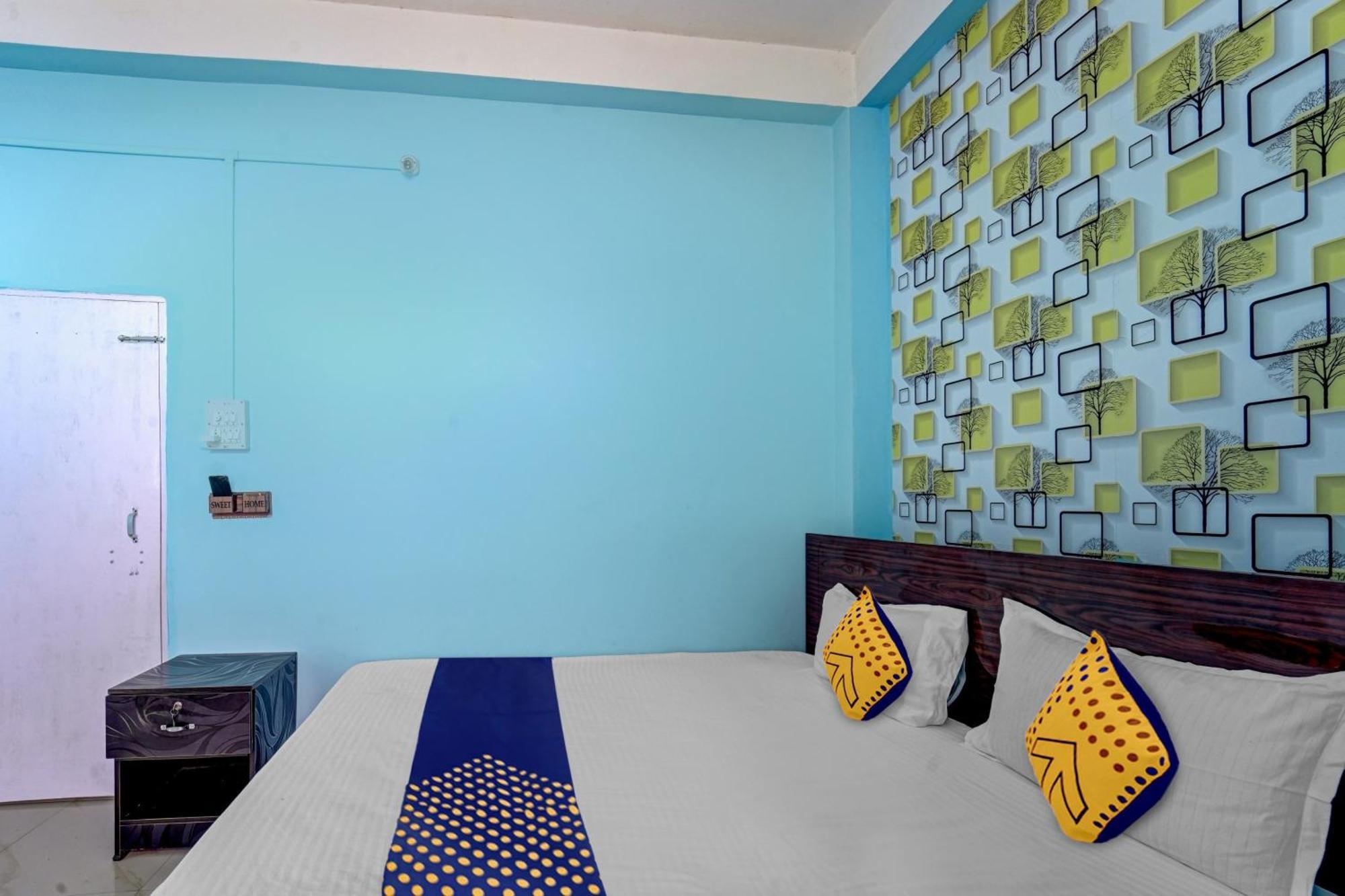 Hotel O Home Trimurti Guest House Гувахати Екстериор снимка