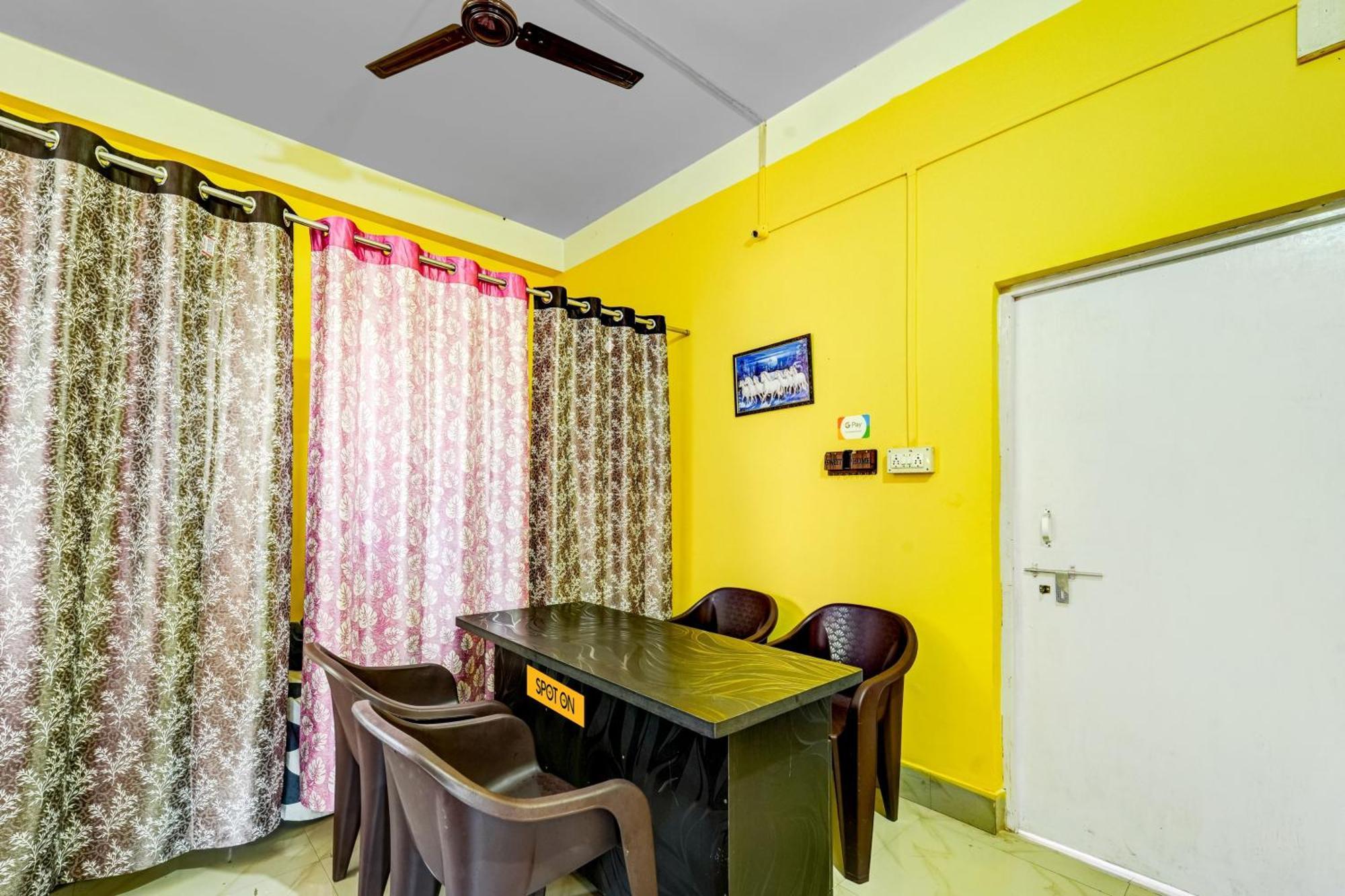 Hotel O Home Trimurti Guest House Гувахати Екстериор снимка
