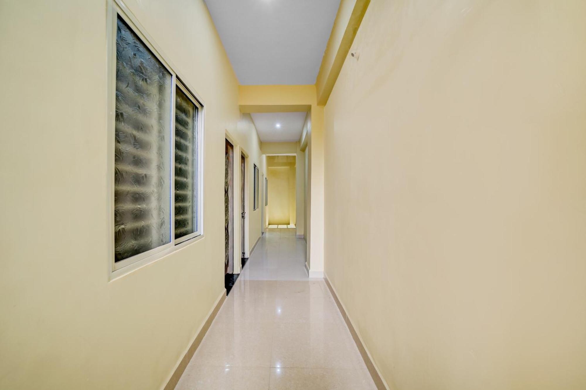 Hotel O Home Trimurti Guest House Гувахати Екстериор снимка
