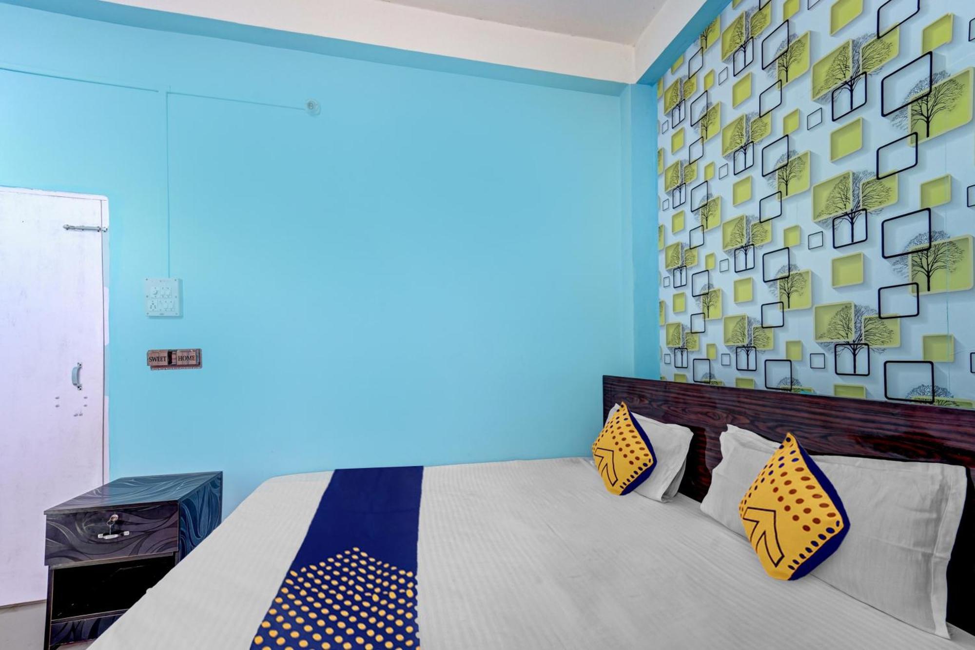 Hotel O Home Trimurti Guest House Гувахати Екстериор снимка