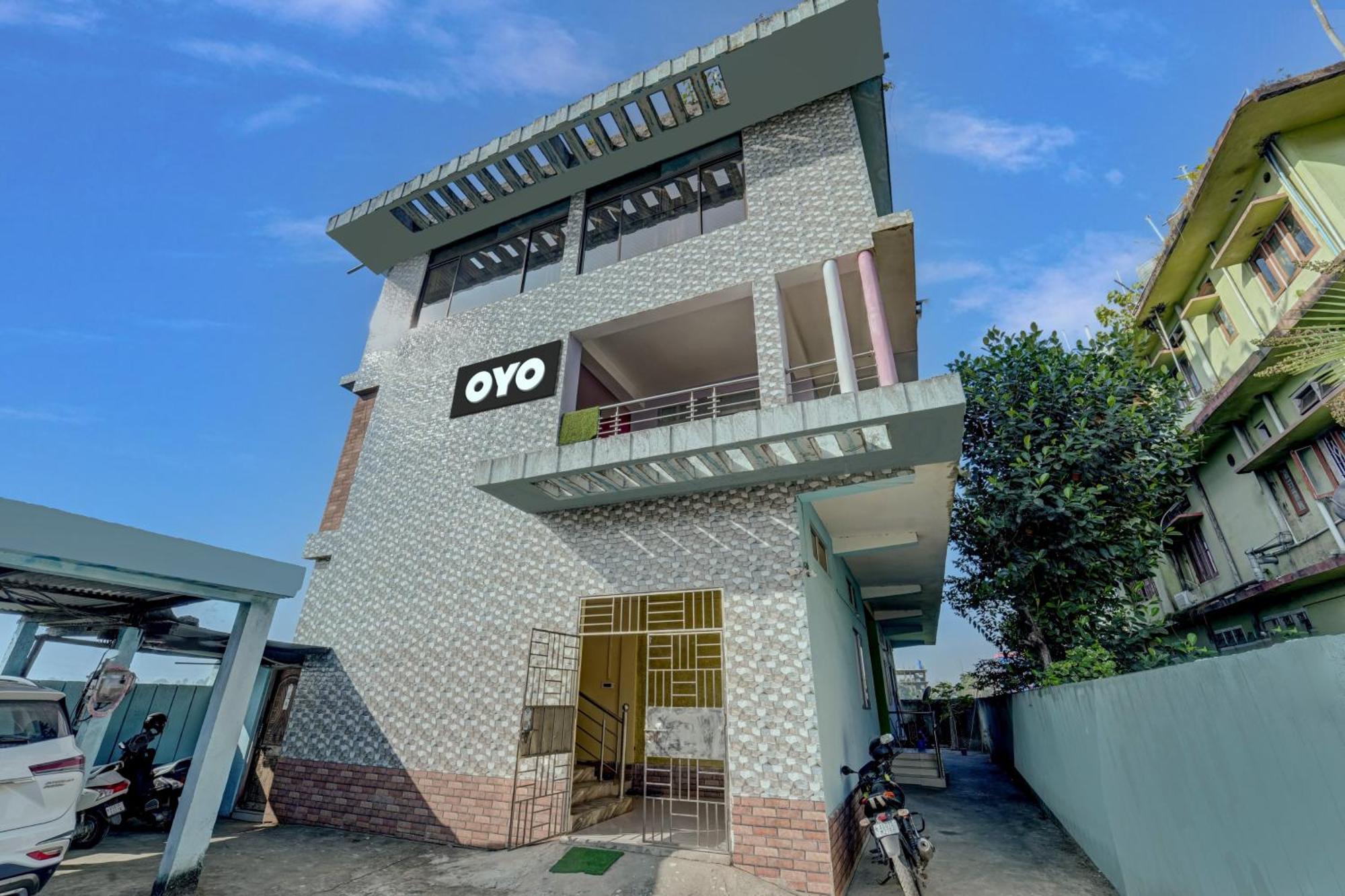Hotel O Home Trimurti Guest House Гувахати Екстериор снимка